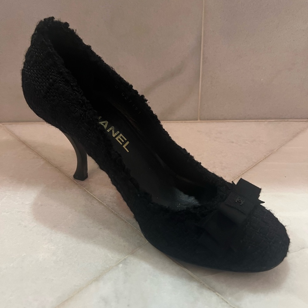 CHANEL Vintage Black Sculpted Heel